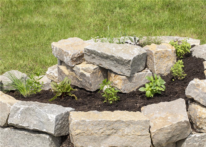 Eine Kräuterspirale - Nützlich und schön anzusehen Eine Kräuterspirale - Nützlich und schön anzusehen